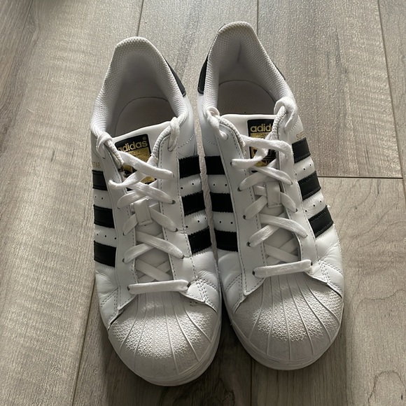 Adidas Sneaker 👟 - Picture 1 of 8